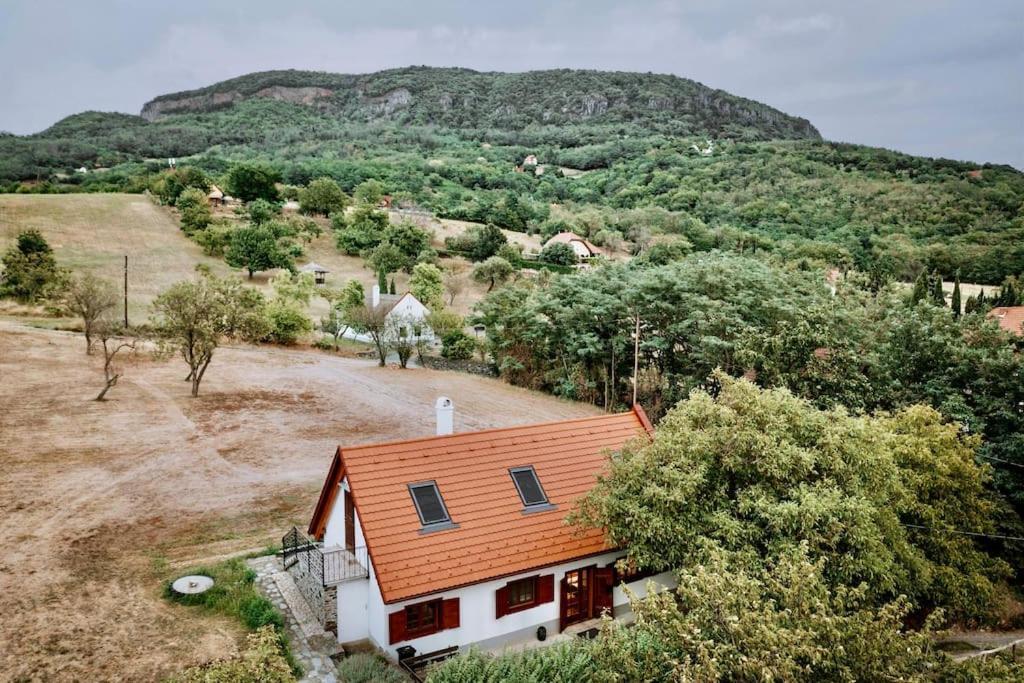 Bazaltorgona 37 Apartman Badacsonytördemic Kültér fotó